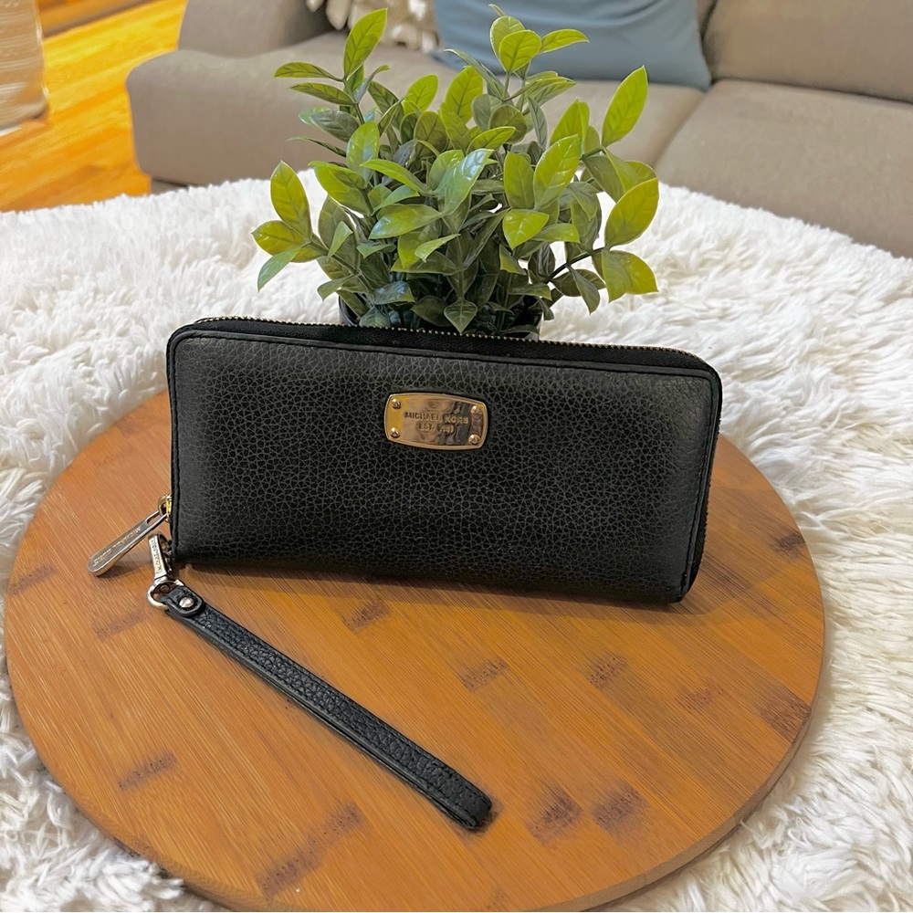 Michael Kors Jet Set Large Continental Pebbled Leather Wallet Wristlet Black